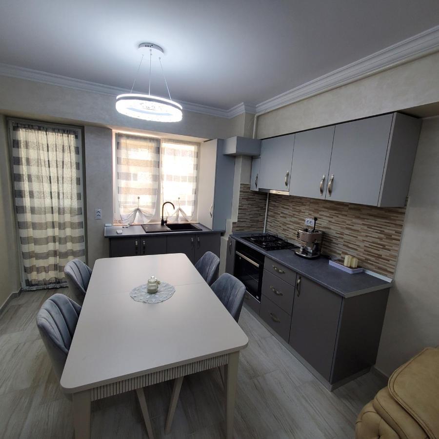 Luxury Apartament Bacovia Μπακάου Εξωτερικό φωτογραφία