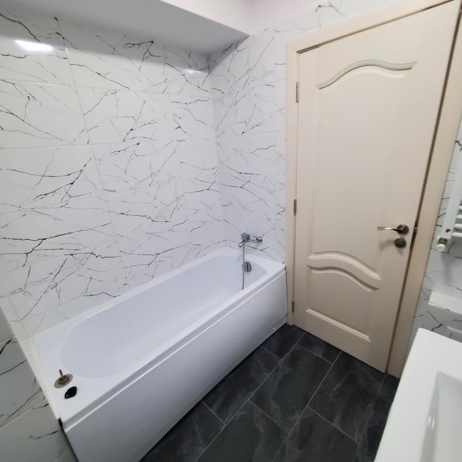 Luxury Apartament Bacovia Μπακάου Εξωτερικό φωτογραφία